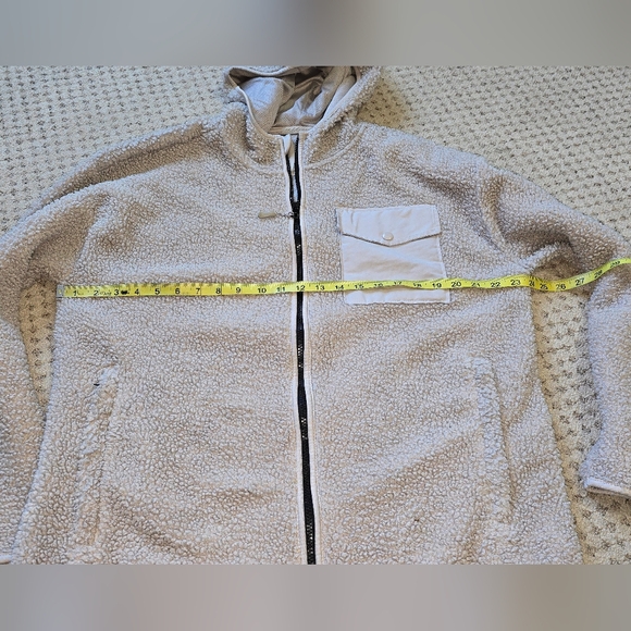 Old navy sherpa jacket with hood - Picture 5 of 7